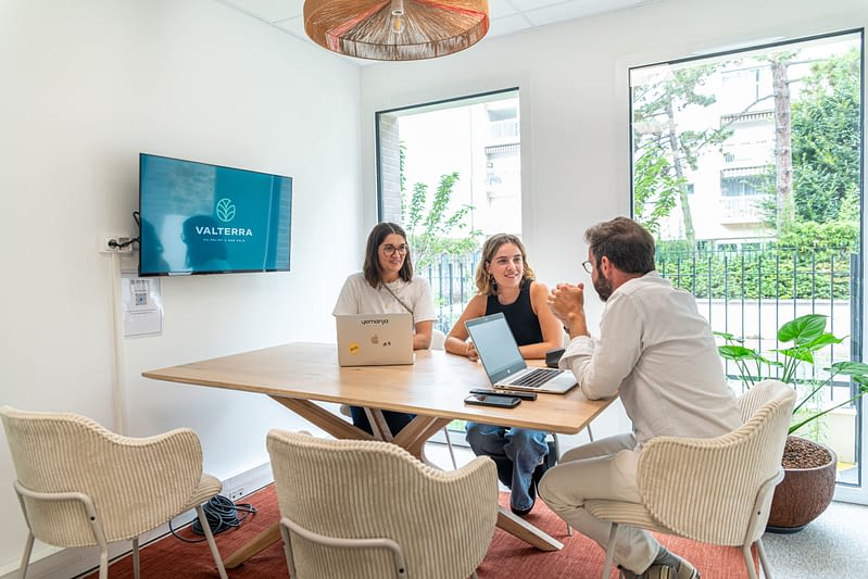 Valterra équipe dans un bureau de réunion