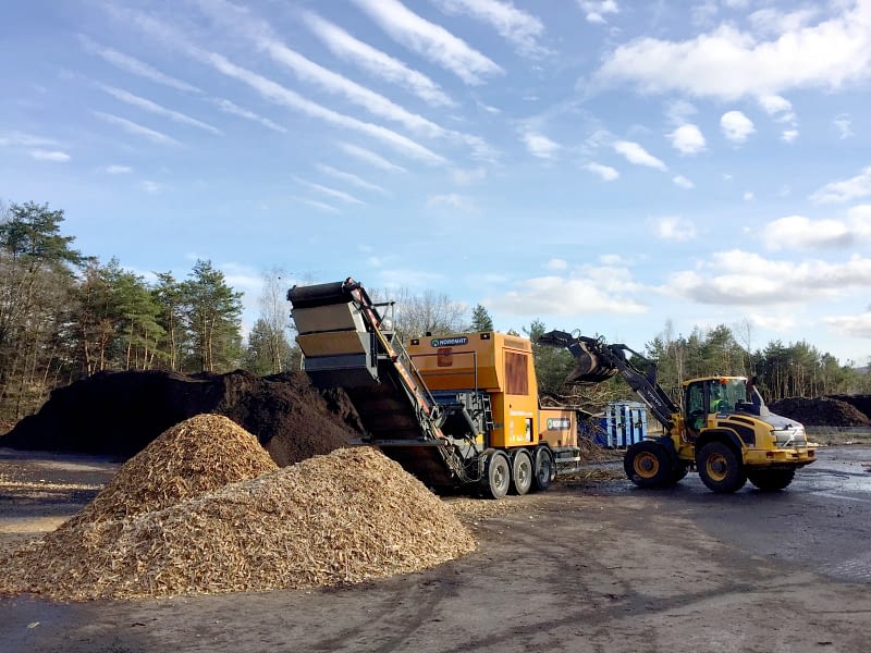 Broyage et criblage avec deux engins agricole